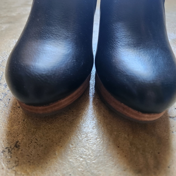 Dr. Scholl's Women's Size 6.5 Wedge Ankle Booties Side Zipper - Picture 3 of 13